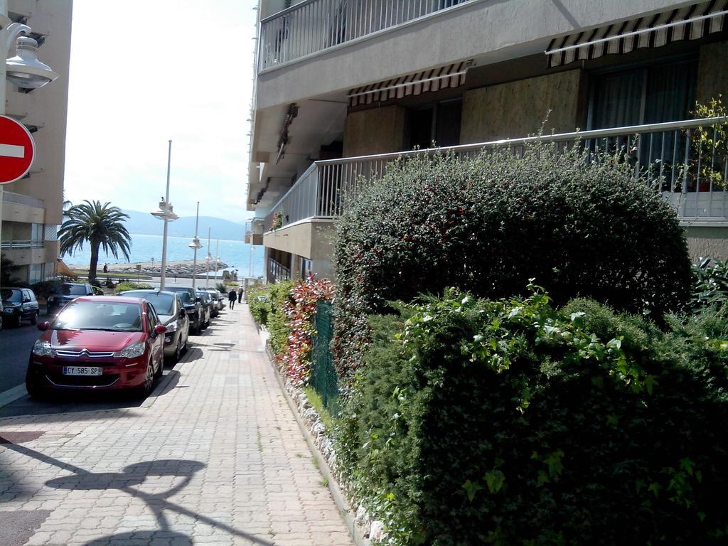 Appartement Promenade Des Bains Saint-Raphael  Bagian luar foto